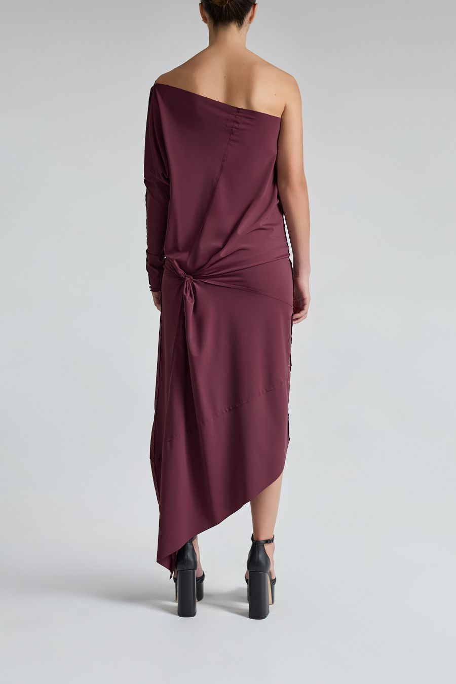 VESTIDO HOMBRO CON MANGA